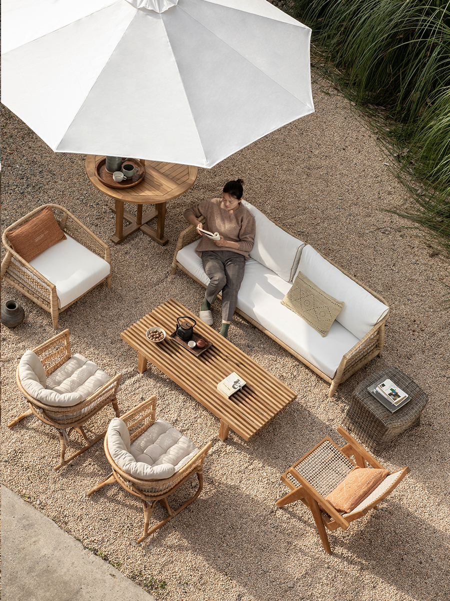 solid wood round coffee table